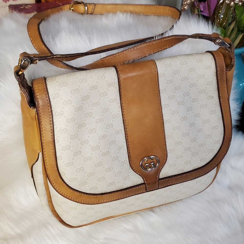 Gucci Authentic Vintage Gucci Micro GG Monogram Supreme Saddle Flap Shou…